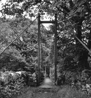 Suspension footbridge