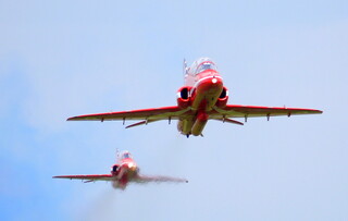 Red Arrows pair